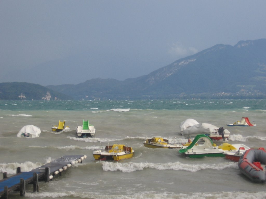 Tempete sur le lac d'annecy by darkness