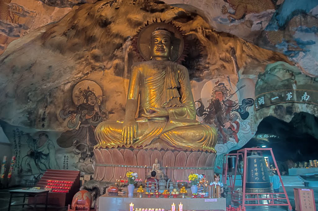 Perak Tong Cave Temple in Perak, Malaysia. by Nicola e Pina Malaysia 2011