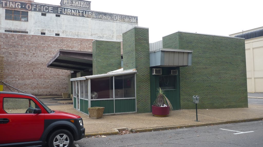 Abandoned modern bank in Shreveport, LA by ssippishark