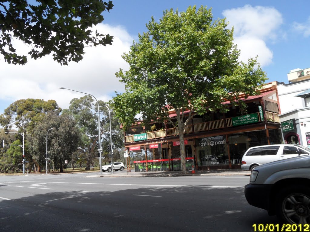 ADELAIDE CITY PARK MOTEL along Pulteney Street and corner of South Terrace, on 10-01-2012 by Peter John Tate,