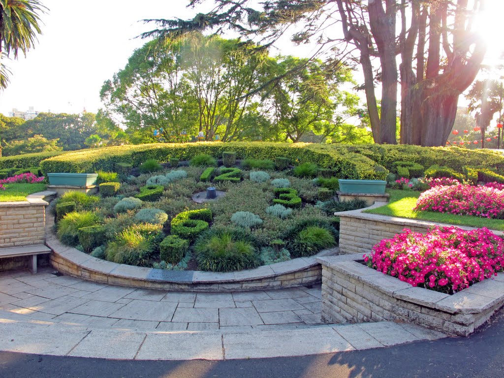 Floral Clock at Albert Park, Auckland, New Zealand by globe1973