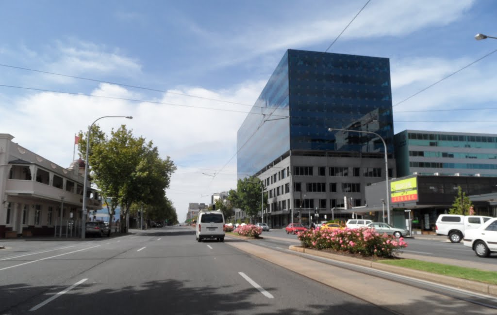 Looking along King William Street aproaching Gilles Street Intersection, on 10-01-2012 by Peter John Tate,