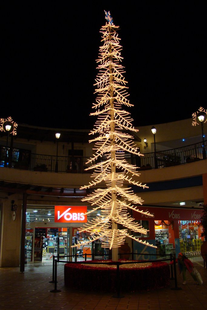 Christmas Tree in Guia, AlgarveShopping by Valter Jacinto