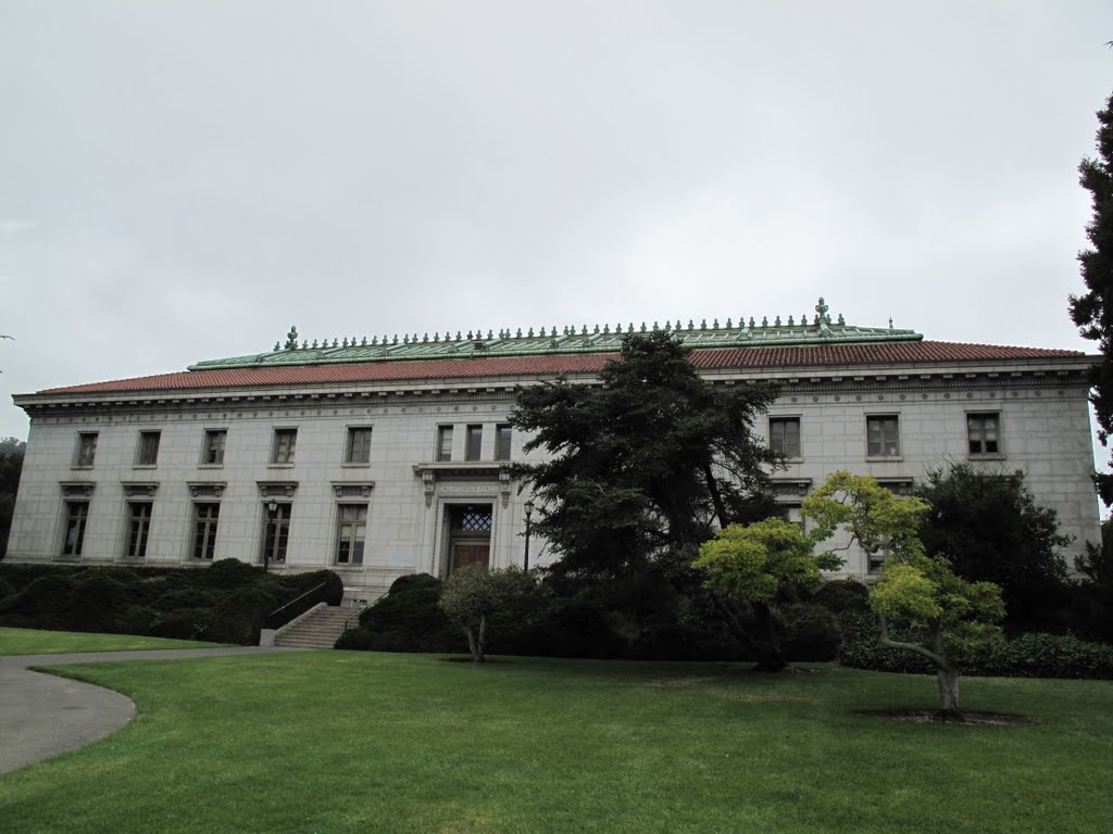 California Hall - Berkeley, CA by Seezunge