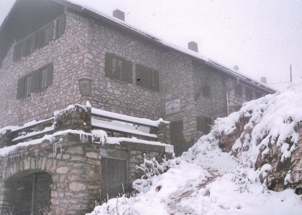 Bad Kissinger Hütte, ehemals Pfrontner Hütte by Qwesy