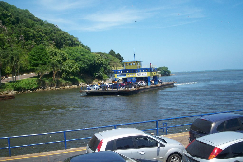 Ferry boot de atravessia Matinhos/Guaratuba - Brasil by Rubens Galvão