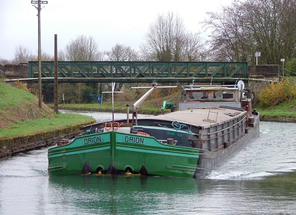 Bellenglise Wharf by Kev Slade