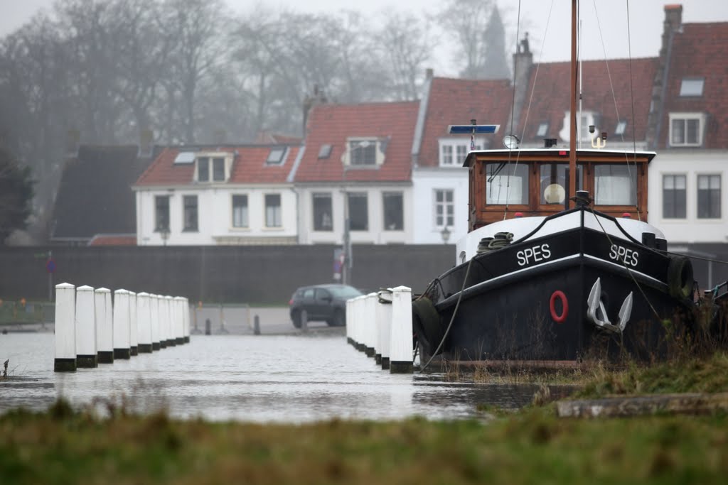 Hoogwater haven Wijk bij Duurstede. by Dirk-Jan Kraan