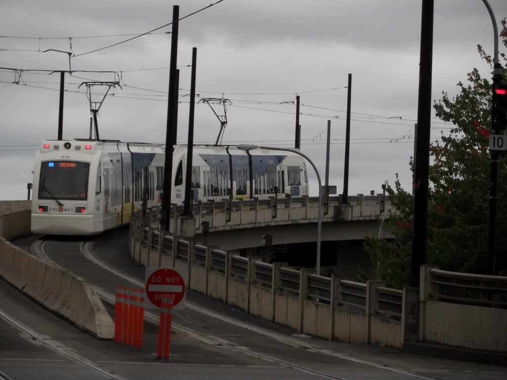 Ramp to Steel Bridge with light rail train by IngolfBLN