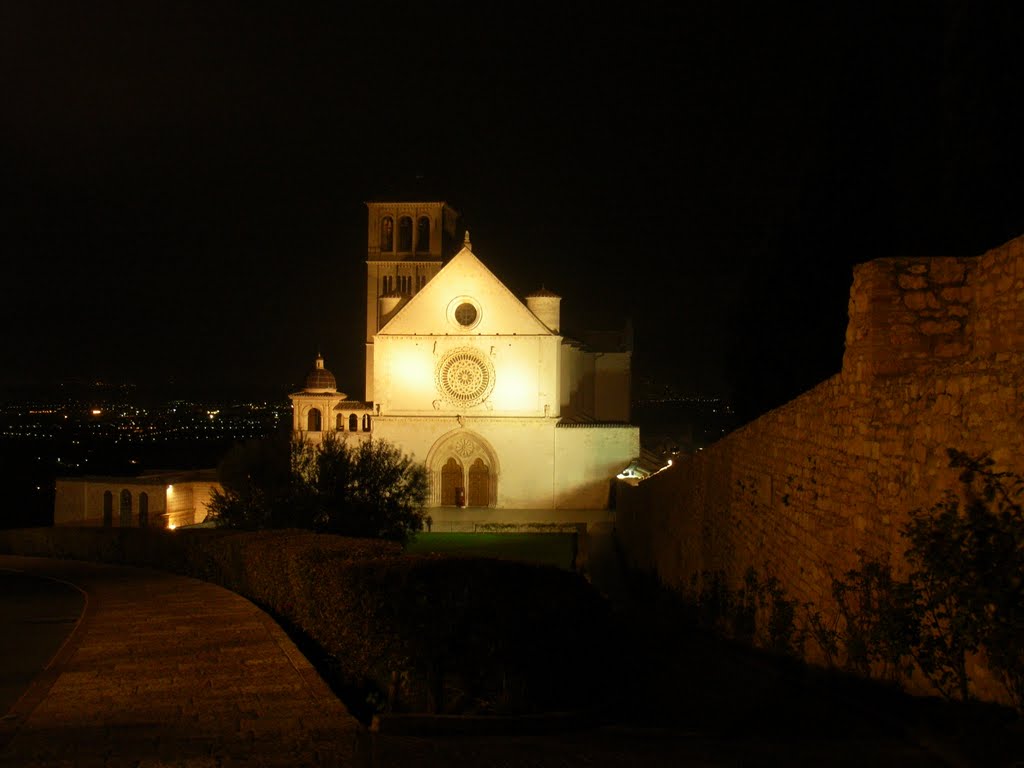 Assisi di notte 2 by Giovamag