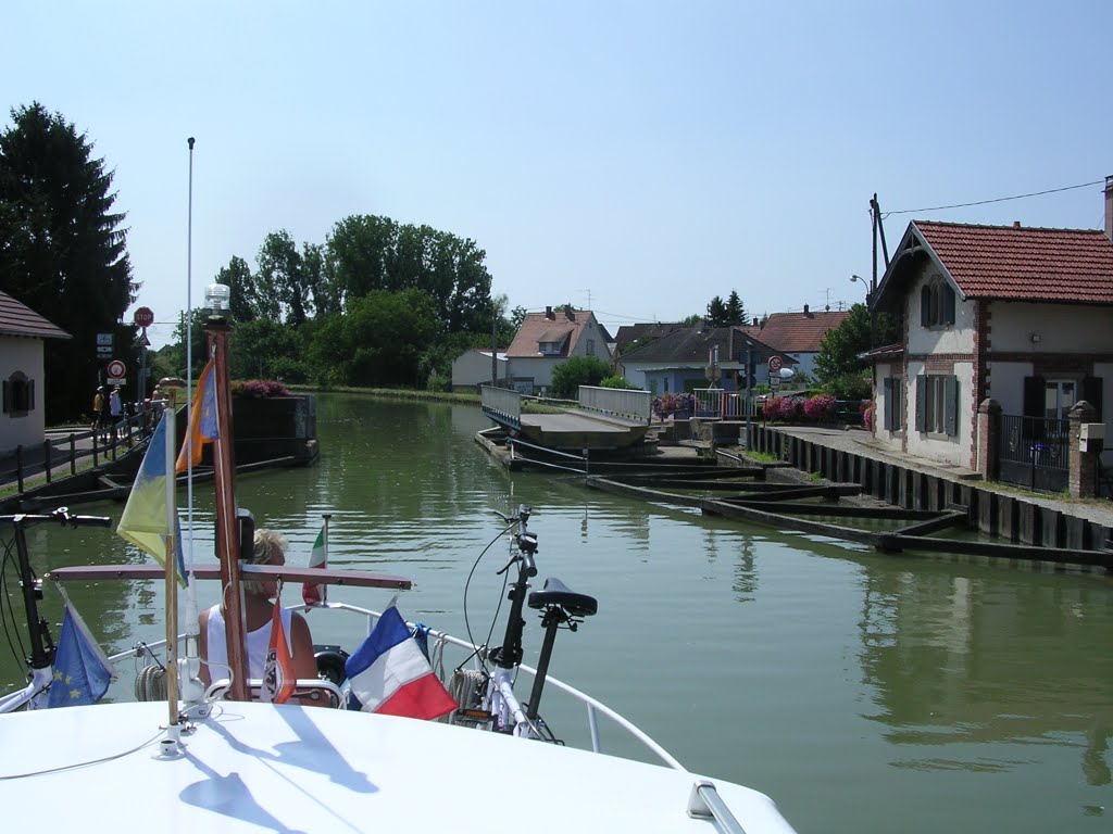 Die Drehbrücke in Vendenheim by lahnskipper