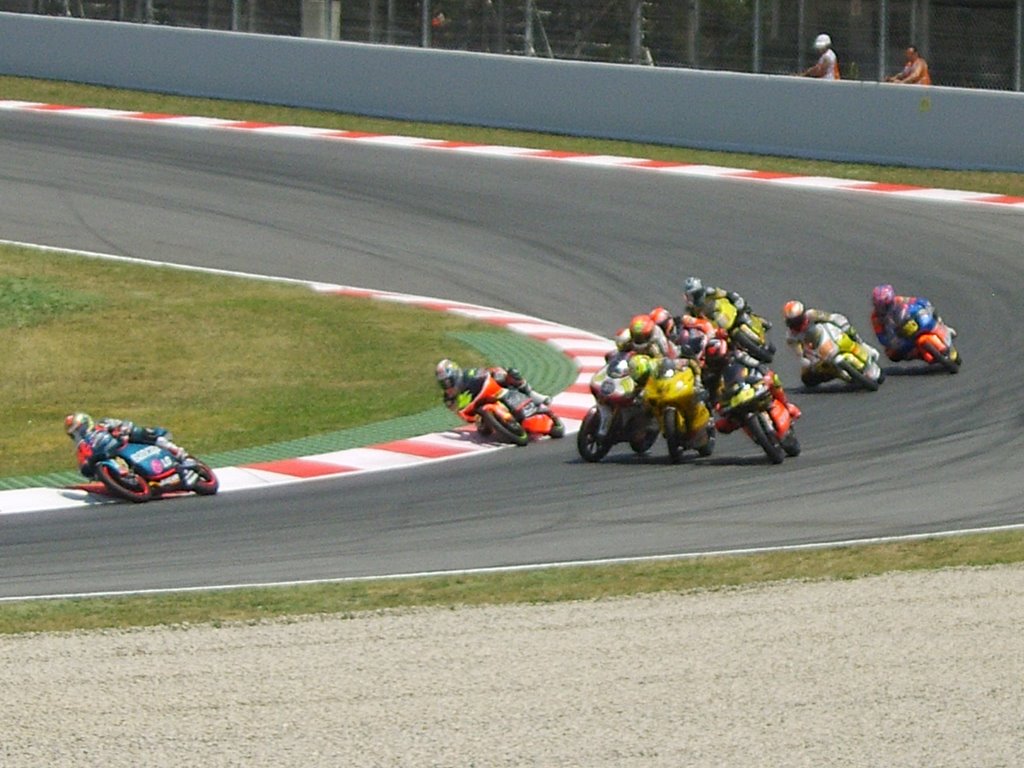 Oops!! 125cc Moto GP of Catalunya 2007 by philbertfox