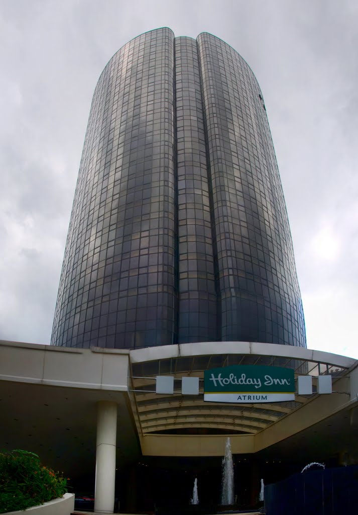 Holiday Inn Atrium Hotel, Singapore. by Nicola e Pina Singapore 2012