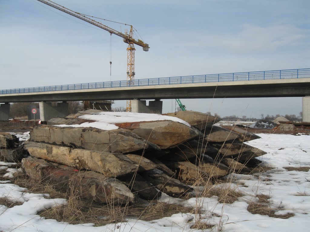 Neu Brücke am Umflutkanal by holzobjekte