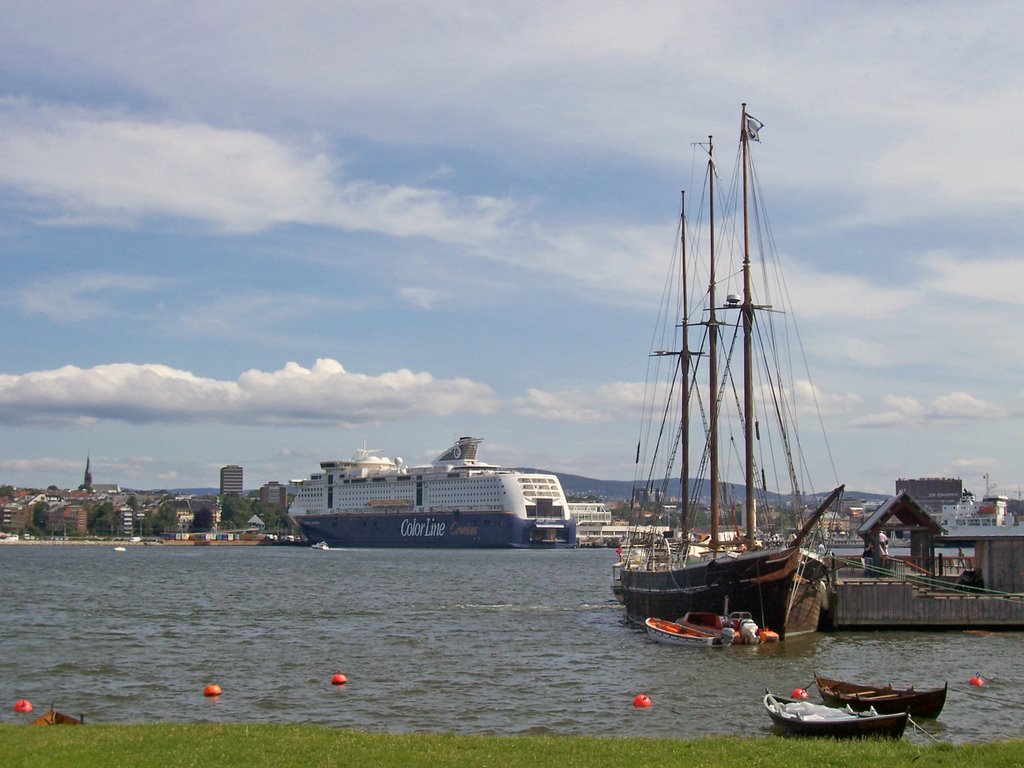 Oslo Colour Line (pb) by peter biewald