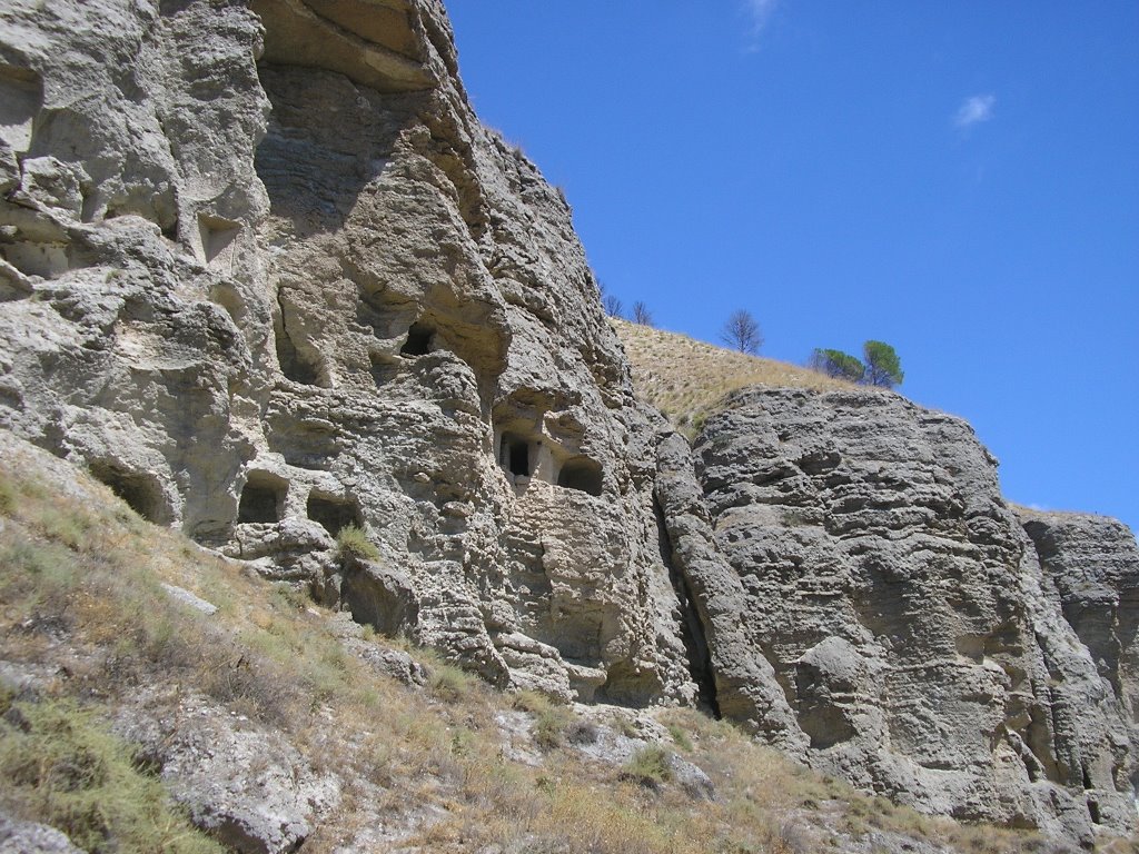 Cuevas de perales de tajuña by antonio loeches