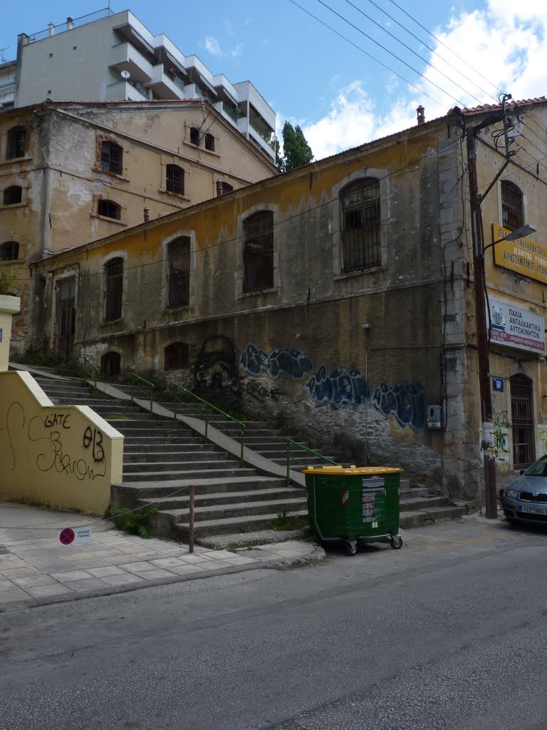 Стара сграда в Кавала - an old building in Kavala by tsvetanar