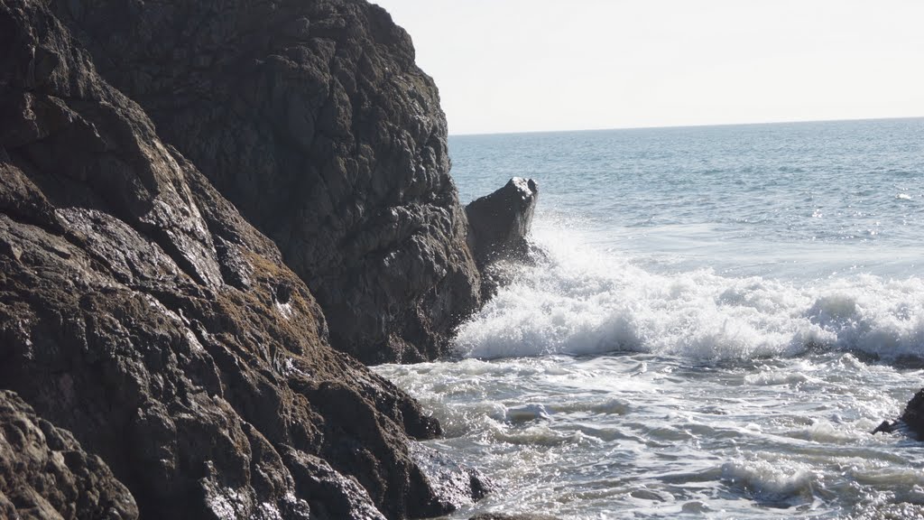 Crashing Upon Rocks by © Richard Dunn