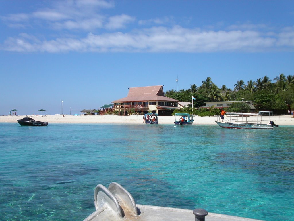 Approaching Beachcomber Island by bswatkins