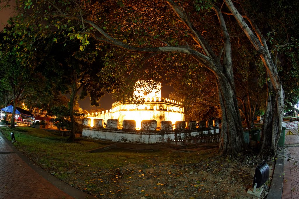 Phra Sumen Fort @ Night by ChiefTech