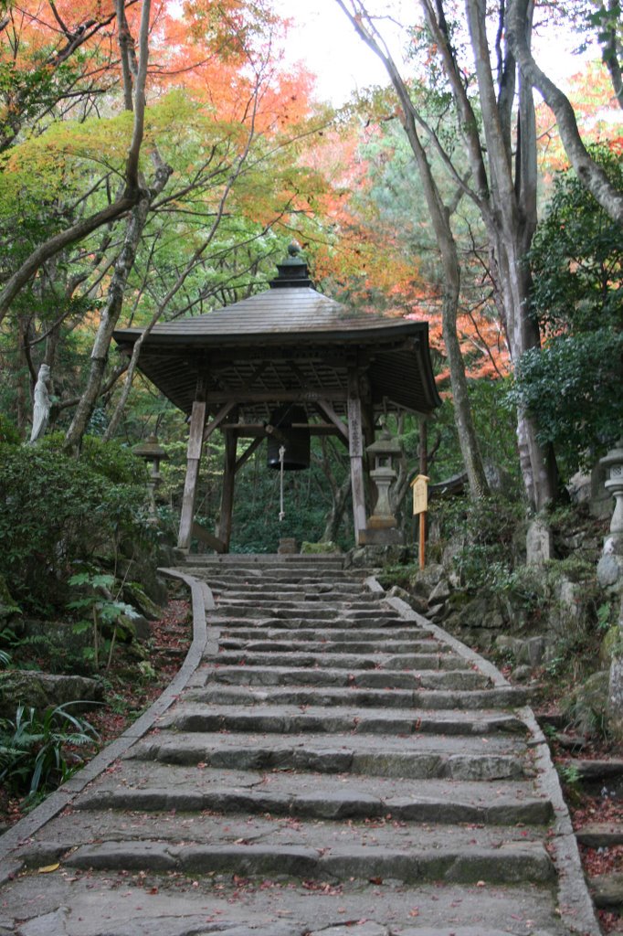 三滝寺　鐘楼2007/11/21 by mr.matsu