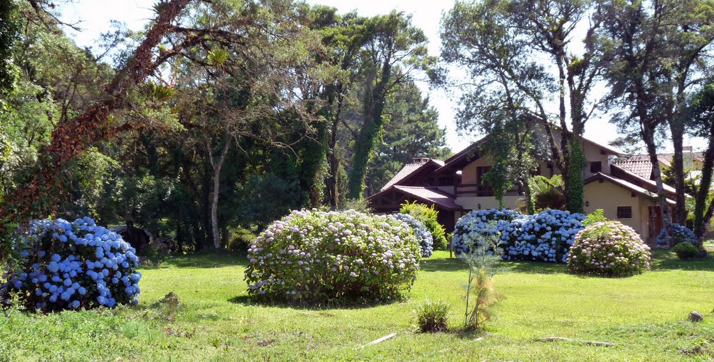 Casa em Gramado by Stephan Alexander Riederer