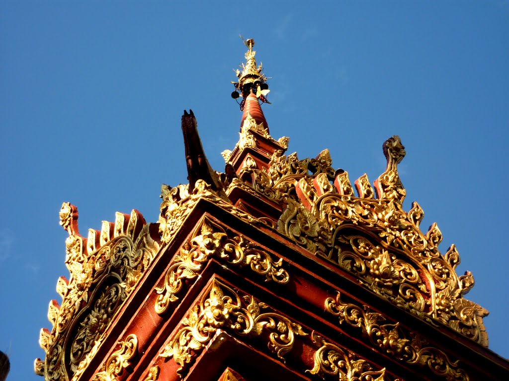 Chiang Mai - วัดมณเทียร Mornthean Temple by Walter Hupfer