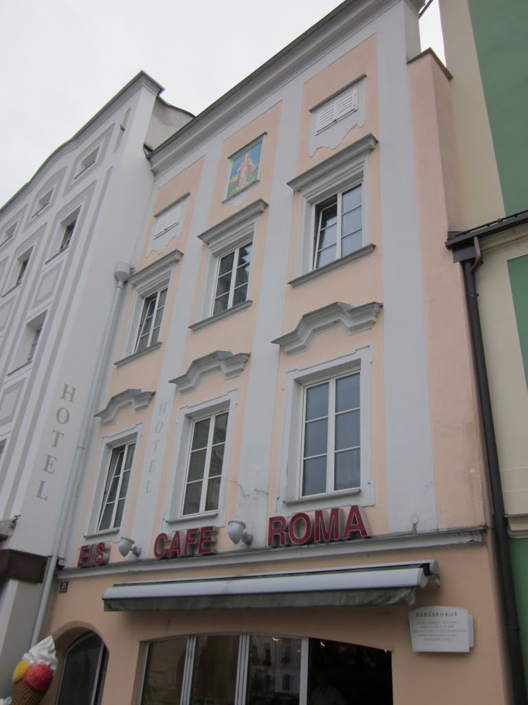 Enns - building on main square (10th-18th century) by MalteLauridsBrigge