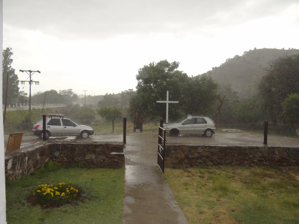 Con mucha lluvia en Capilla Las Palmas/g_tapiero by gOnZa F. TaPiErO