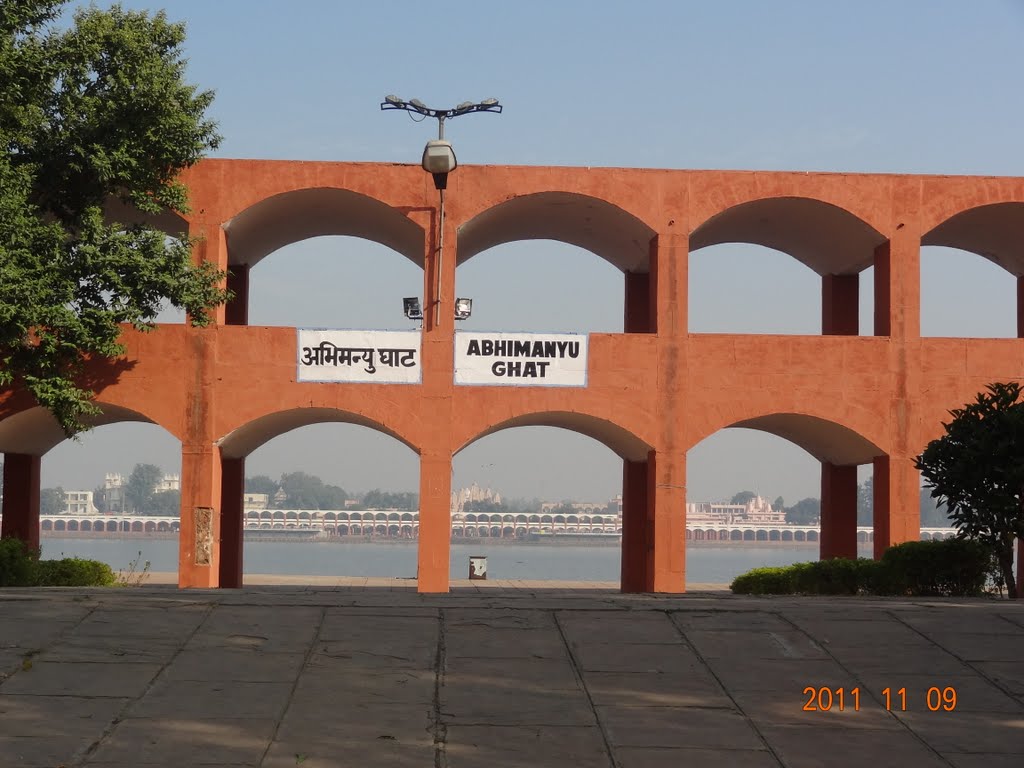 Beautiful view of Brahma Sarovar in Kurukshetra . by Gajendra Singh Rana