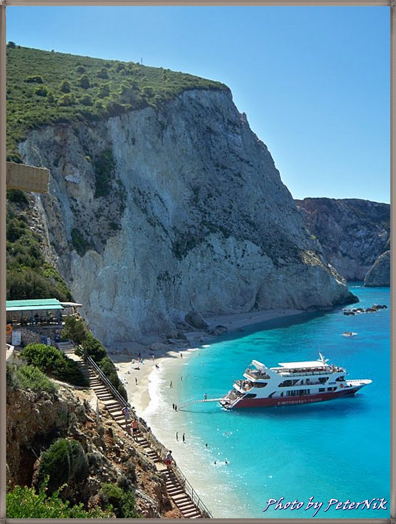 Nas praias da cidade de Lefkada - Grecia by Peter  Nikolov