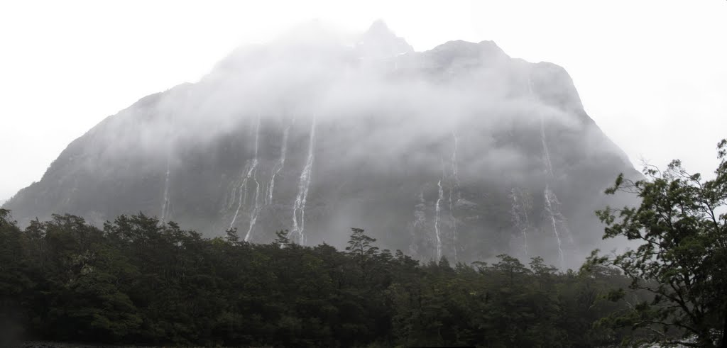 Arribant a Milford Sound by Kaiser