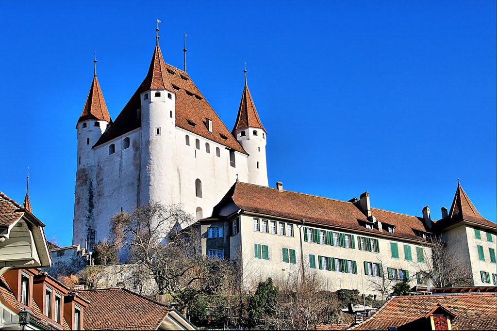 Schloss Thun 1190 by Bogdan KUSMUK