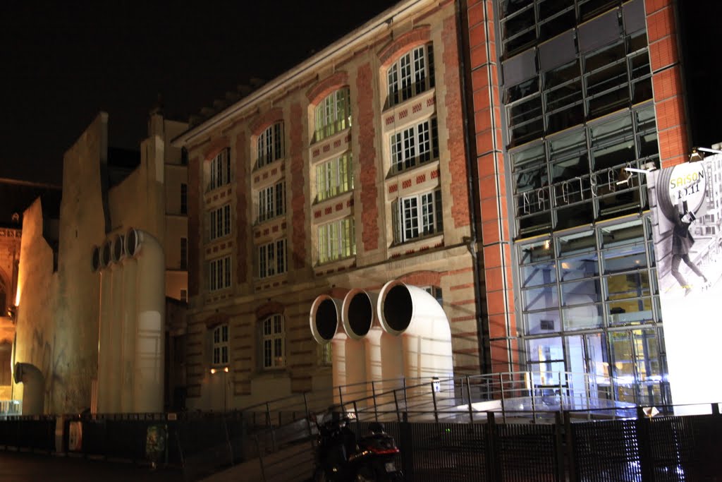 Night-view of Centre Georges Pomidou by Rodgers66