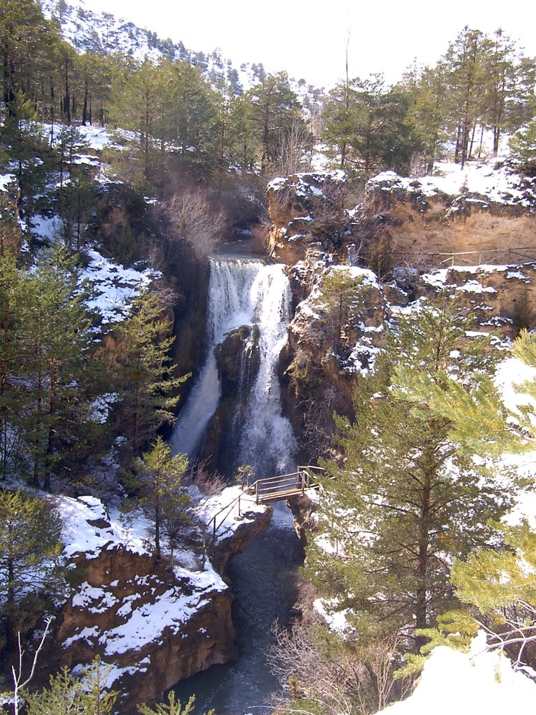 Cascada de calomarde nevada by cheviytere