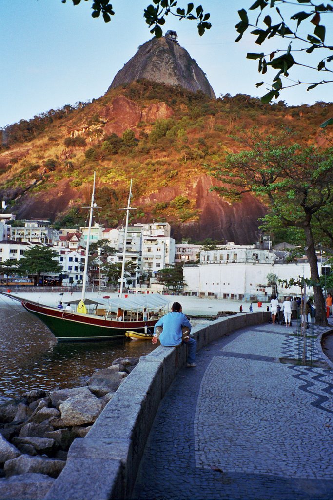 Morro do Pão de açucar, Urca, avenida Portugal (julho 2004). by Christophe Trinquier