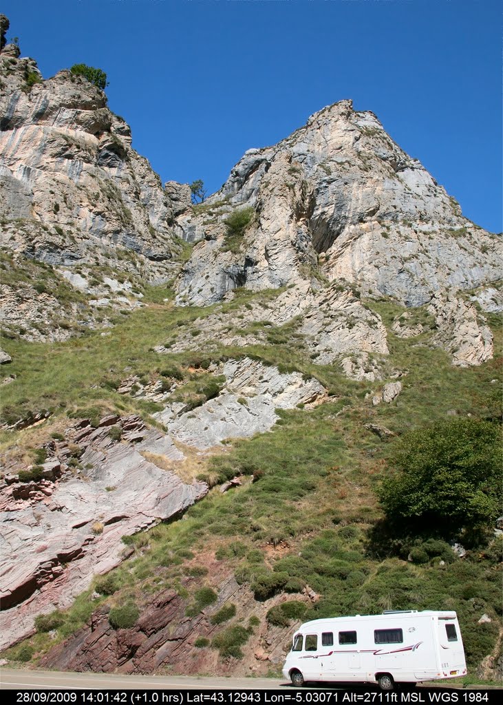 España - León - Oseja de Sajambre - Picos de Europa Parque Nacional by Pierre Marc