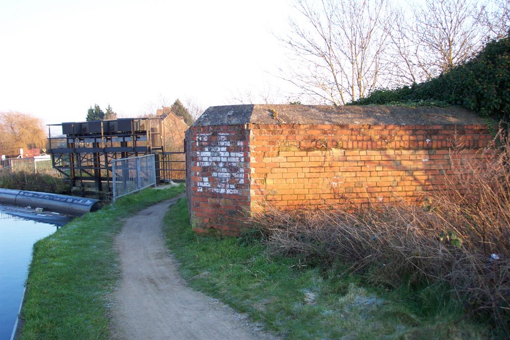 Pillbox on River Kennet Near Thatcham by fencer_js@yahoo.com