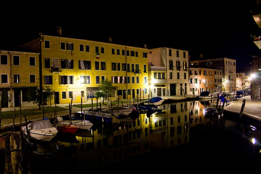 Venice at night by Fernando Stankuns