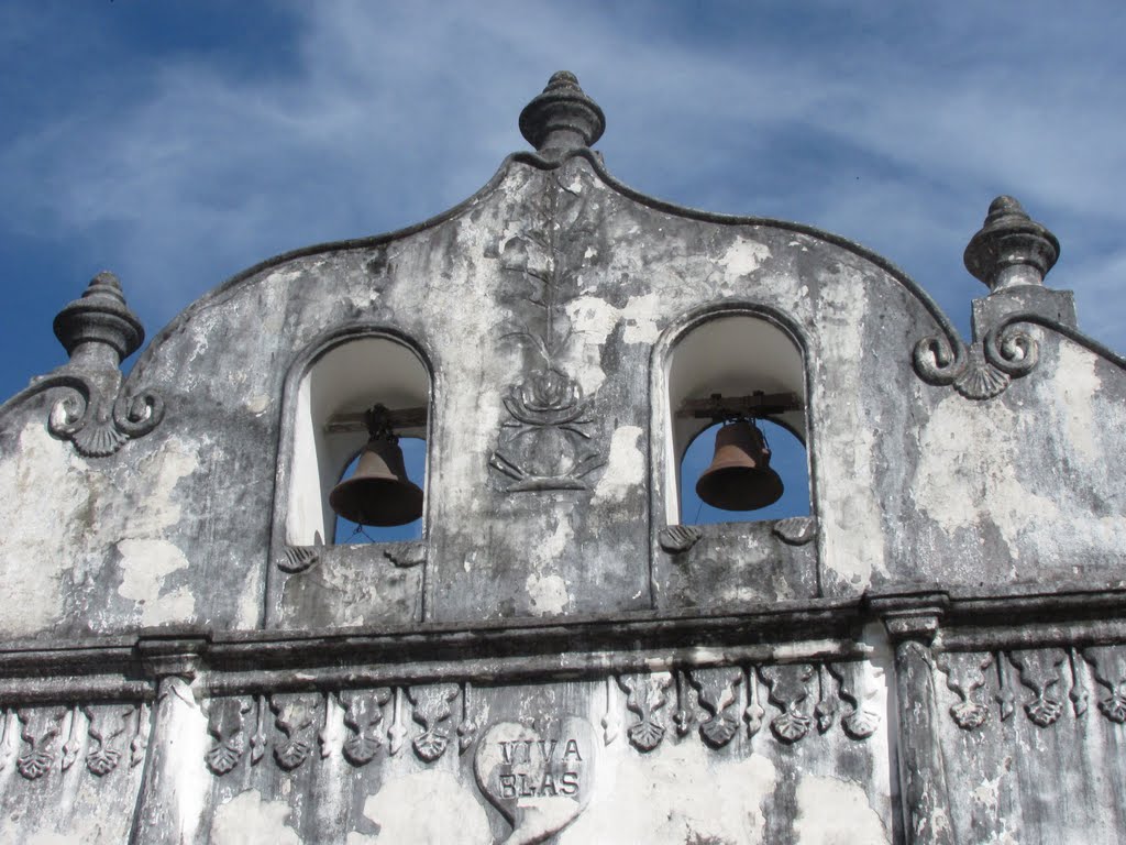 Campanas, Iglesia de Nicoya by Oscar Zúñiga Montero