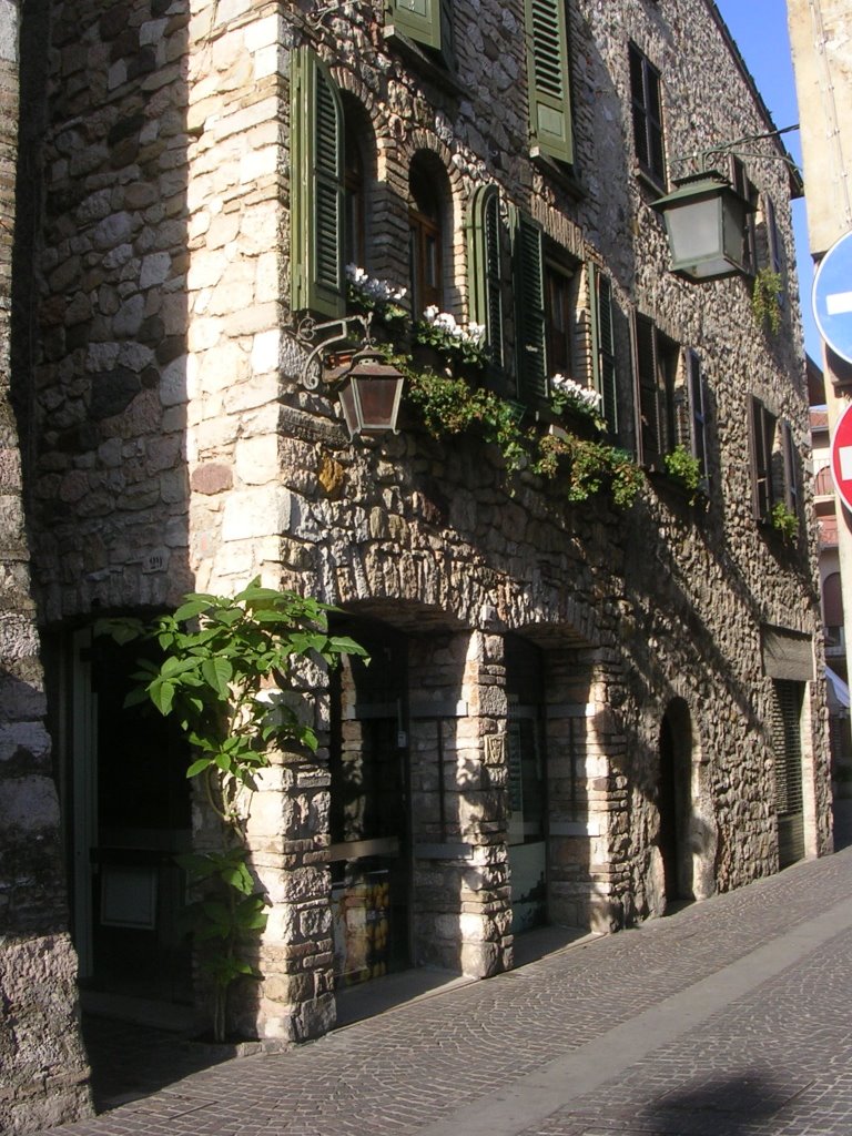 Sirmione, via Vittorio Emanuele by Aldo Ferretto