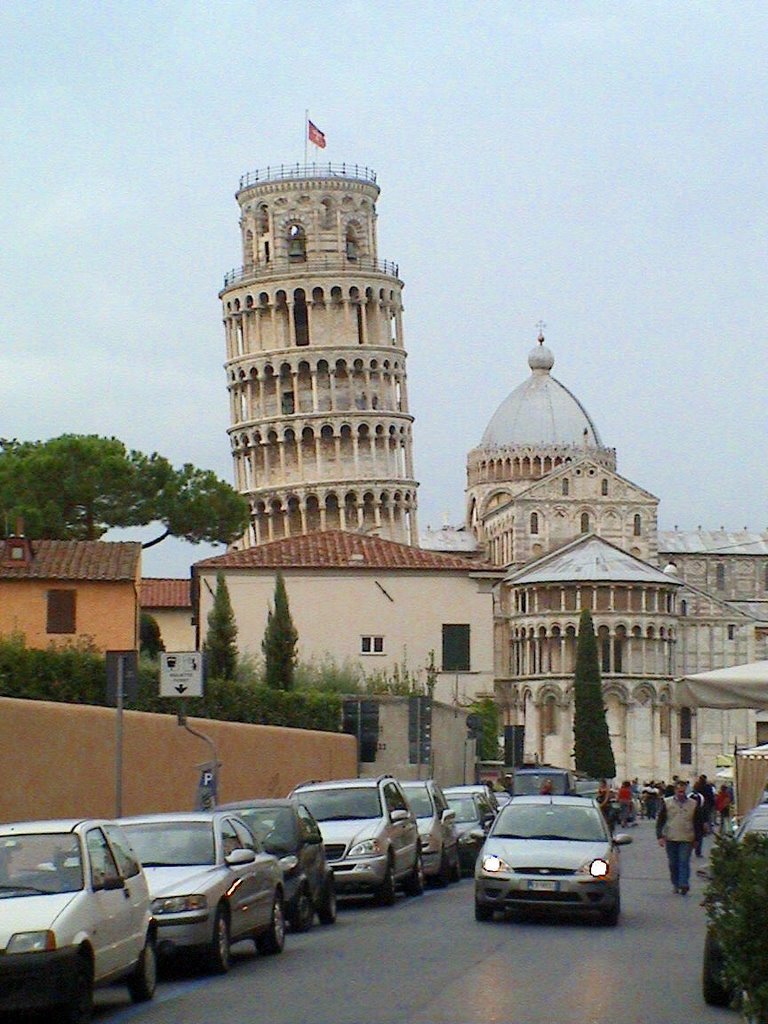 Pisa by Edu Leiton