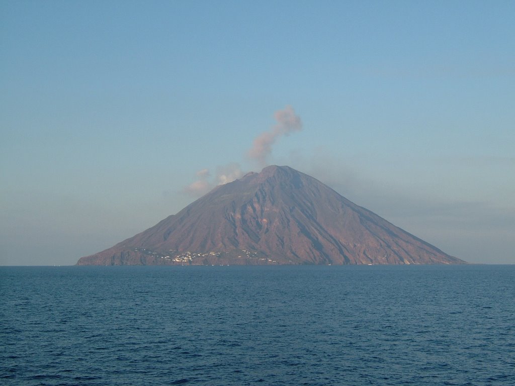 Stromboli mountain italy by oktaytr