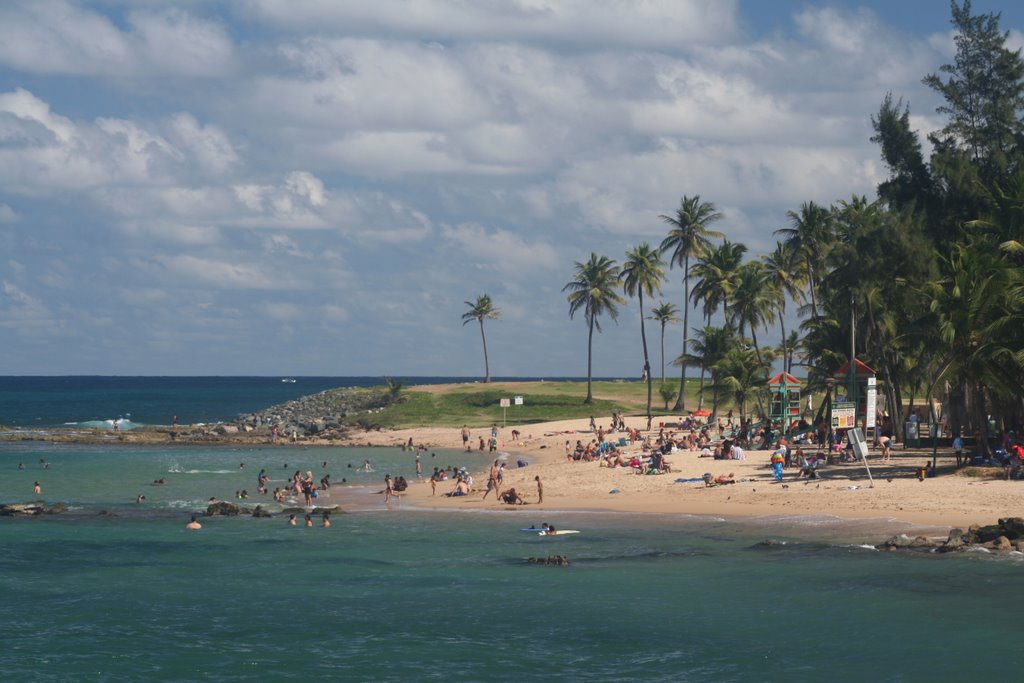 Escambrón Beach, San Juan, Puerto Rico by alvenegas