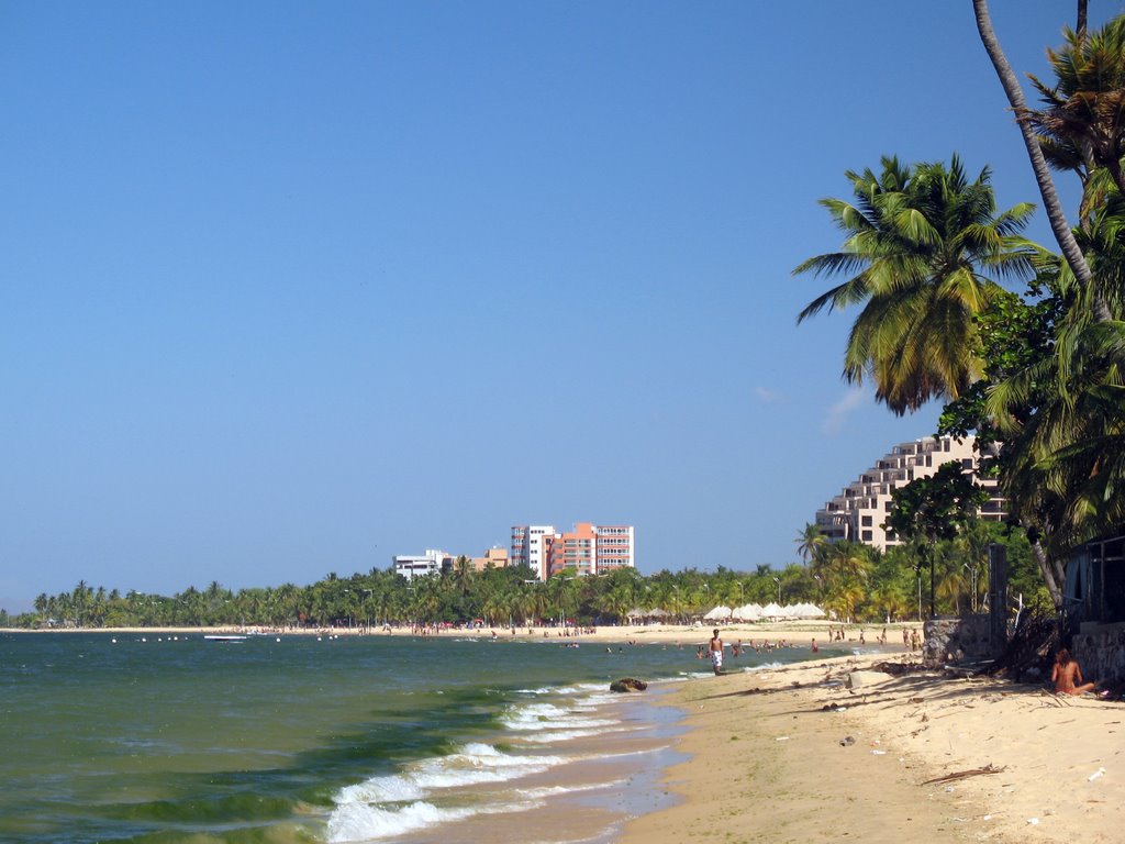 Playa San Luis by Guillermo Esteves