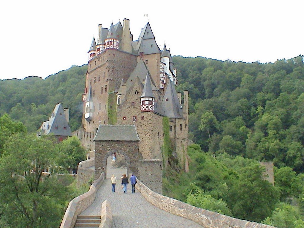 Burg Eltz by Edu Leiton