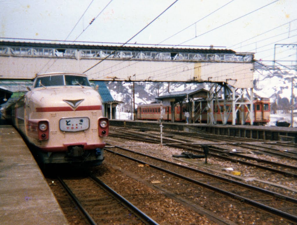 Late 70s, JNR Koide station, Type 181 / 國鐵 小出驛 L特急「とき」 181系 と只見線 by Kangoo_