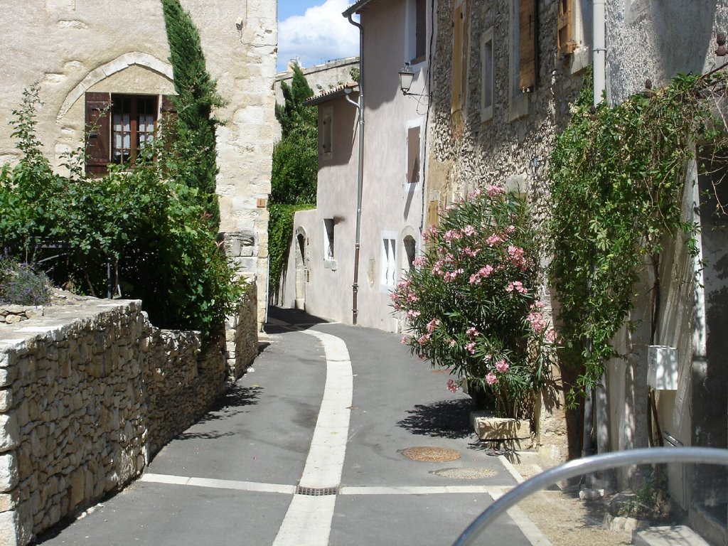 Saint-Saturnin-lès-Apt by booh