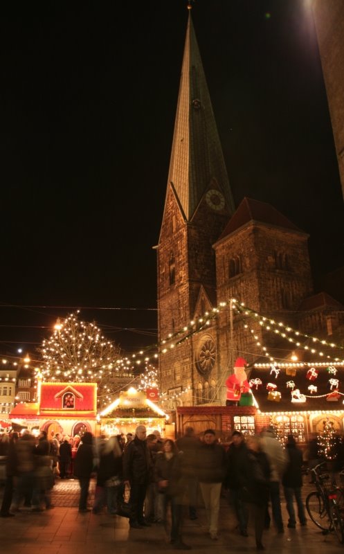 Weihnachtsmarkt an der Frauenkirche by Stadtmusikant