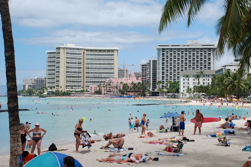 Royal Hawaiian Hotel by airfan56